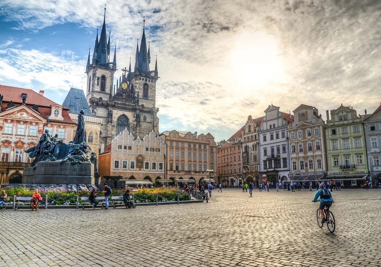 Strategies for Reserving Flights to Prague: Maximizing Savings and Efficiency