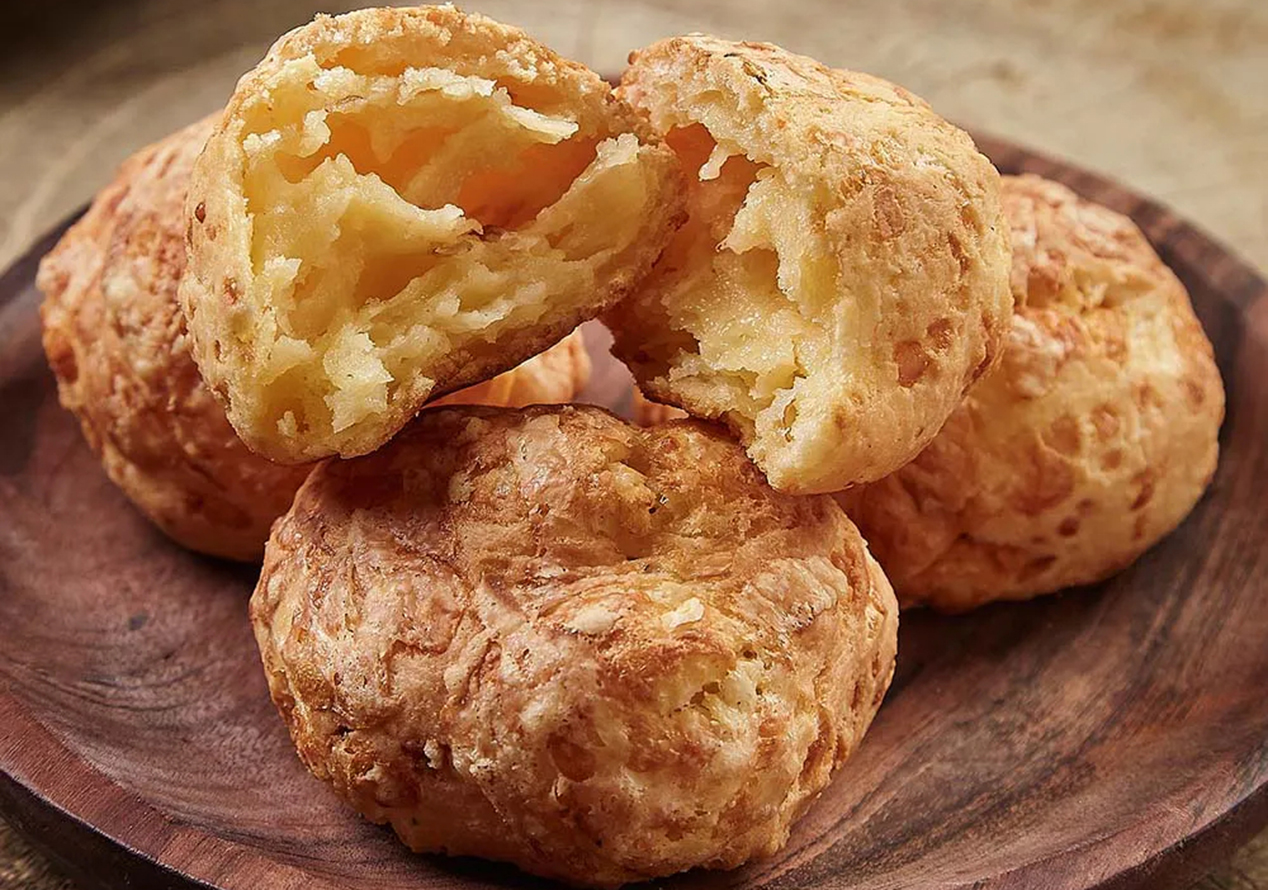 Culinary Delights in Rio de Janeiro: From Street Snacks to Seaside Tables—Savoring the Spirit of Brazil